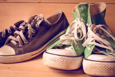 Filtre etkisi retro vintage tarzı ile spor ayakkabı