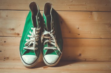 Filtre etkisi retro vintage tarzı ile spor ayakkabı
