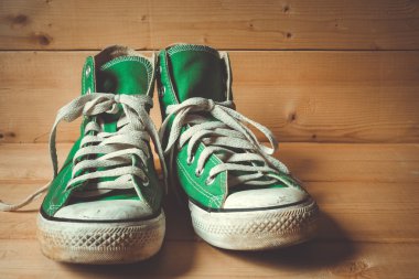 Filtre etkisi retro vintage tarzı ile spor ayakkabı