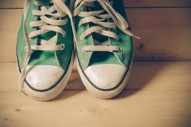 Filtre etkisi retro vintage tarzı ile spor ayakkabı