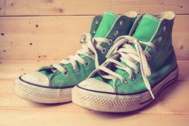 Filtre etkisi retro vintage tarzı ile spor ayakkabı