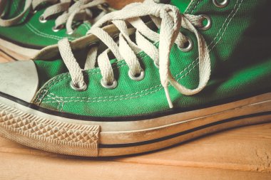 Filtre etkisi retro vintage tarzı ile spor ayakkabı