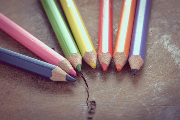 Цветные карандаши с эффектом фильтра ретро винтажный стиль — стоковое фото