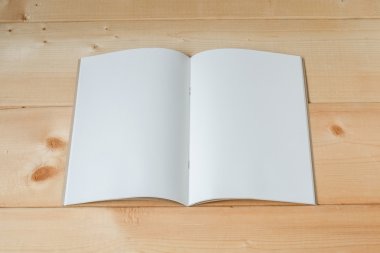 defter ahşap zemin üzerinde geri dönüşüm