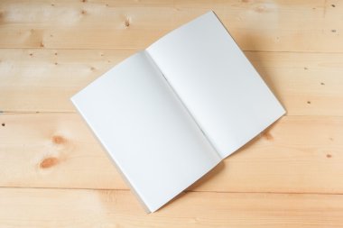 defter ahşap zemin üzerinde geri dönüşüm