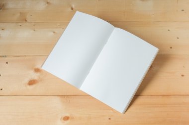 defter ahşap zemin üzerinde geri dönüşüm