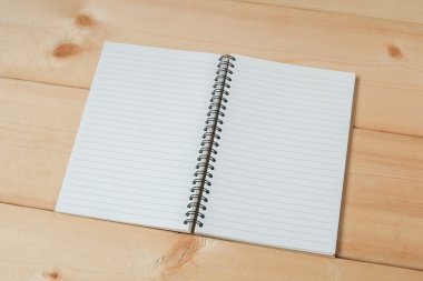 defter ahşap zemin üzerinde geri dönüşüm