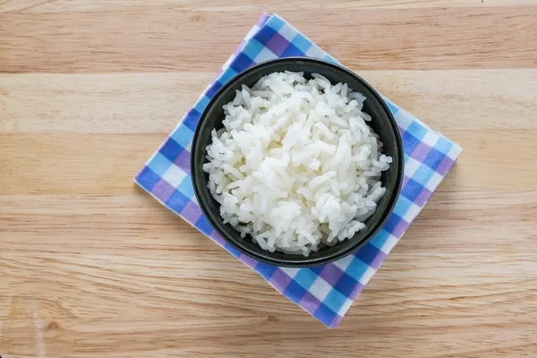 Witte rondkorrelige rijst in een kom — Stockfoto