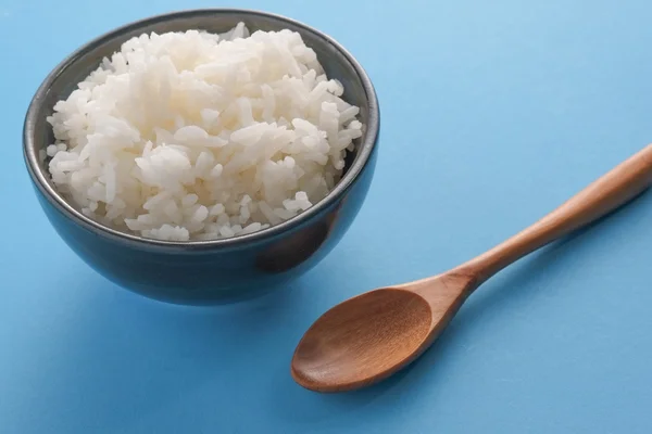 Witte rondkorrelige rijst in een kom — Stockfoto