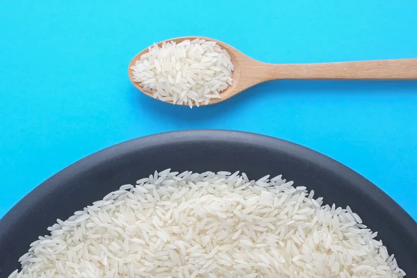Grão de arroz branco em uma tigela — Fotografia de Stock