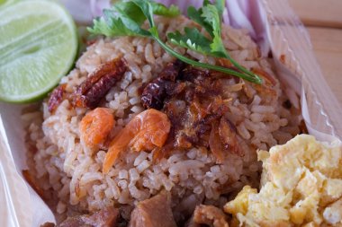 Tay gıda, karides hamur ile karışık pirinç