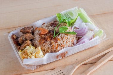 Tay gıda, karides hamur ile karışık pirinç