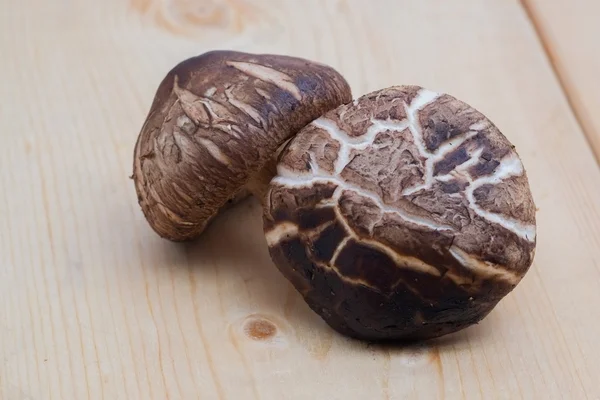 Cogumelos Shiitake é um alimento saudável e eles têm um antioxidante — Fotografia de Stock