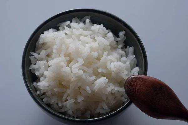 Riso bianco di grano in una ciotola — Foto Stock