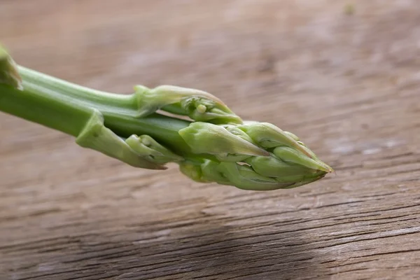 Świeże szparagi zielone do gotowania. — Zdjęcie stockowe