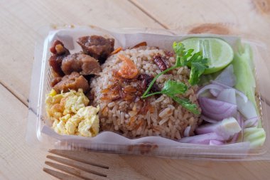 Tay gıda, karides hamur ile karışık pirinç