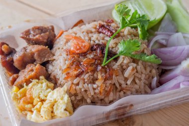 Tay gıda, karides hamur ile karışık pirinç