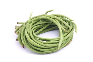 Beyaz arka plan üzerinde izole uzun mercimek