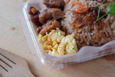 Tay gıda, karides hamur ile karışık pirinç