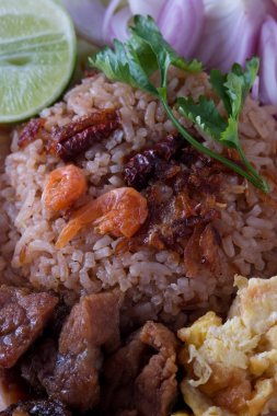 Tay gıda, karides hamur ile karışık pirinç