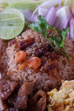 Tay gıda, karides hamur ile karışık pirinç