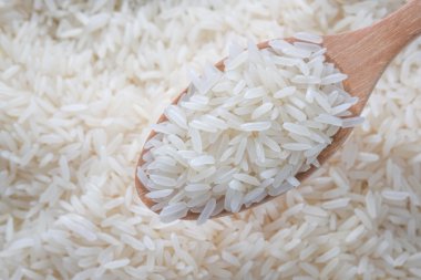 Yasemin pirinç ve tahta kaşık