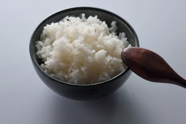 Riso bianco di grano in una ciotola — Foto Stock