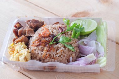 Tay gıda, karides hamur ile karışık pirinç