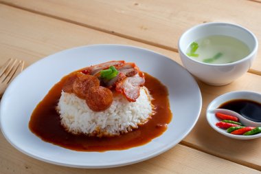 Kırmızı domuz ve pirinç, Tayland gıda