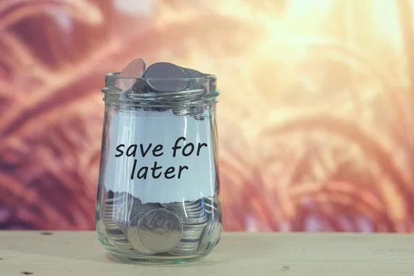 Geld sparen für Investitionskonzept Geld im Glas mit Filter — Stockfoto