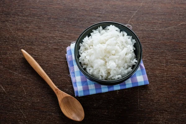 Witte rondkorrelige rijst in een kom — Stockfoto