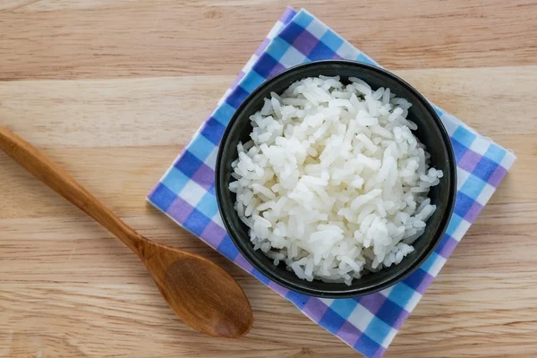 Riso bianco di grano in una ciotola — Foto Stock