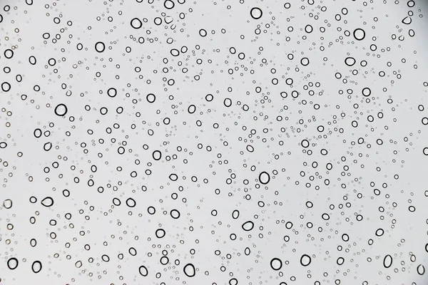 雨が窓ガラスの質感の背景に落ちる — ストック写真