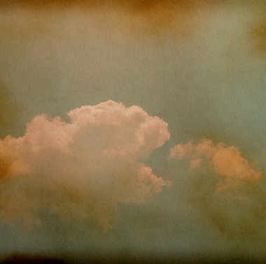 gökyüzü, sis ve bulutlar grunge lekeleri ile dokulu, vintage kağıt arka plan üzerinde