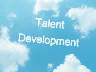 mavi gökyüzü arkaplanında dizayn edilmiş bulut kelimeleri