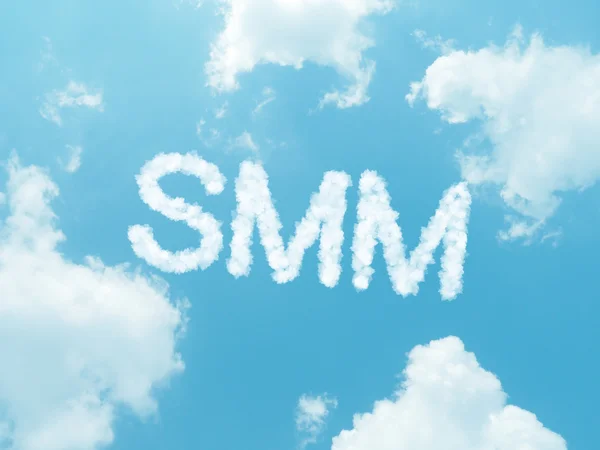 푸른 하늘 배경에 무늬가 있는 구름 단어들 — 스톡 사진