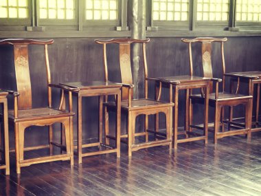 retro filtre efekti birlikte odadaki eski sandalye 