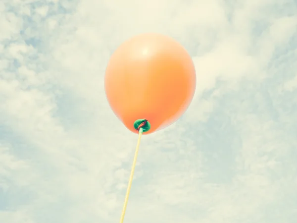 Globos en el cielo con efecto filtro estilo vintage retro — Foto de Stock