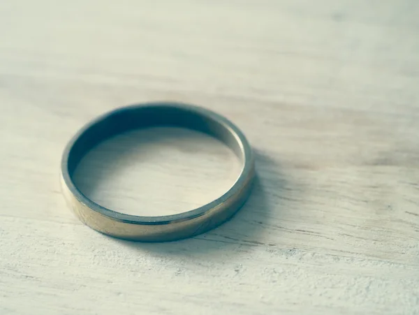 Anéis de casamento com efeito de filtro estilo vintage retro — Fotografia de Stock