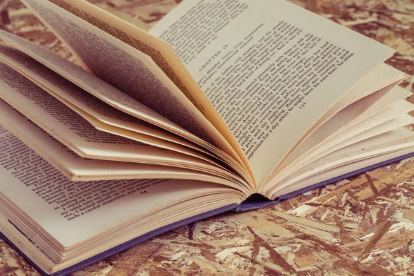 Open book with filter effect retro vintage style — Stock Photo, Image