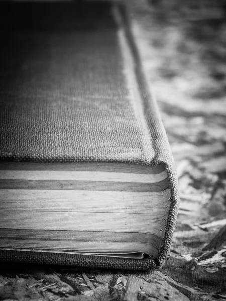 Siyah beyaz eski kitap — Stok fotoğraf