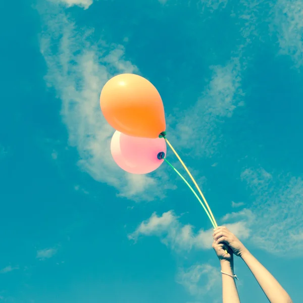 Palloncini in cielo con effetto filtro retrò stile vintage — Foto Stock