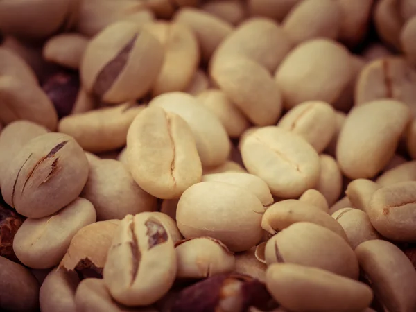 Green coffee beans macro with filter effect retro vintage style — Stock Photo, Image