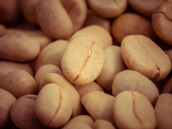 Green coffee beans macro with filter effect retro vintage style — Stock Photo, Image