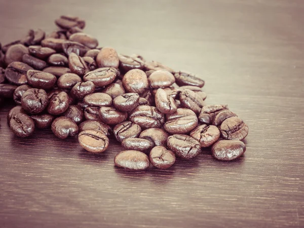 Kaffe på grunge trä bakgrund med filter effekt retro vintage stil — Stockfoto