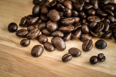 Kahve filtre etkisi retro vintage tarzı grunge ahşap zemin üzerine