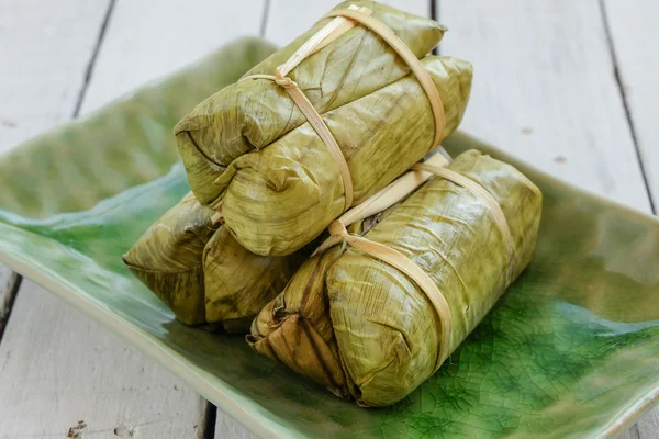 Thai Sweets manojo de papilla con relleno de plátano — Foto de Stock