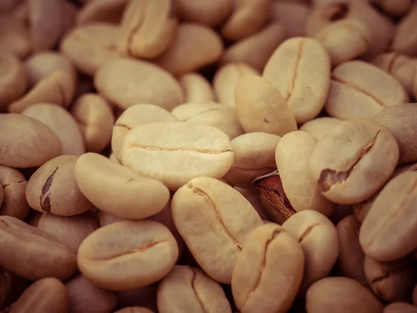 Green coffee beans macro with filter effect retro vintage style — Stock Photo, Image