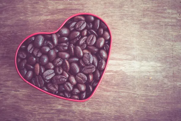 Serce w kształcie ziaren kawy z filtr efektu retro styl vintage — Zdjęcie stockowe
