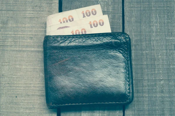 Pengar i läder plånbok med filter effekt retro vintage stil — Stockfoto